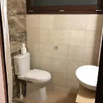 Am House * 尼亚·蒙达尼亚