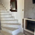 Am House 尼亚·蒙达尼亚